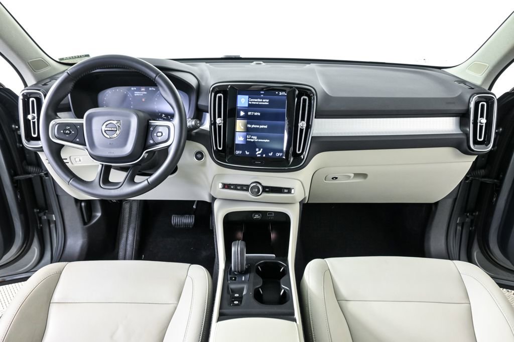 Used 2019 Volvo XC40 T5 Momentum image 17