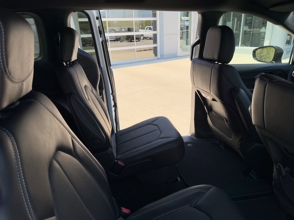 New 2026 Chrysler Pacifica Select FWD image 37