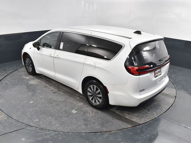 Used 2024 Chrysler Pacifica Select image 48
