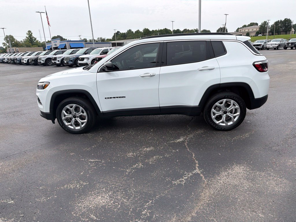 Used 2025 Jeep Compass Latitude AWD/4WD image 6