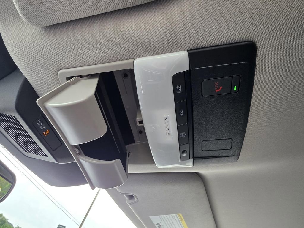 Used 2024 Nissan Pathfinder SV FWD image 31