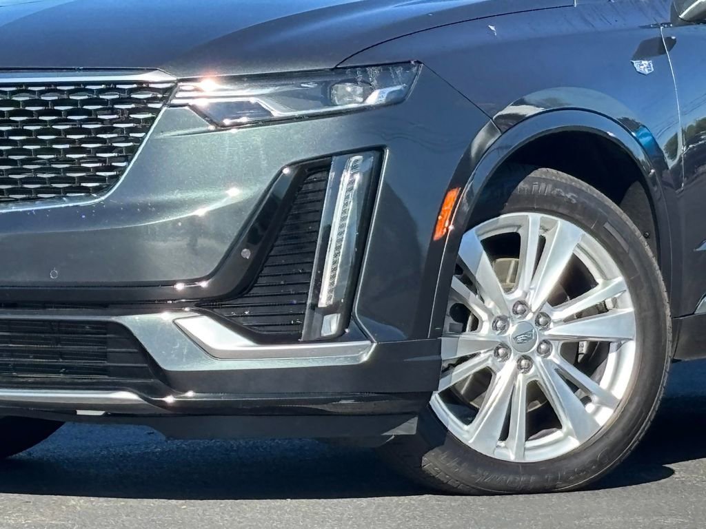 Used 2023 Cadillac XT6 Premium Luxury AWD/4WD image 2