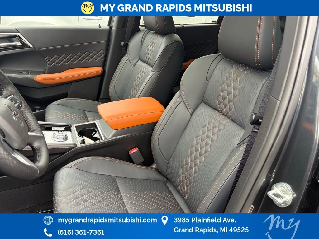 New 2025 Mitsubishi Outlander SEL image 25