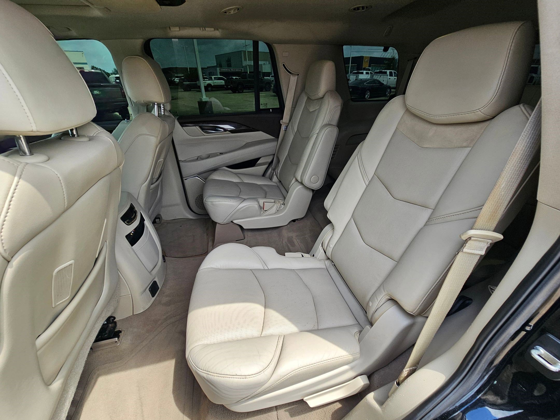 Used 2016 Cadillac Escalade Luxury AWD/4WD image 26