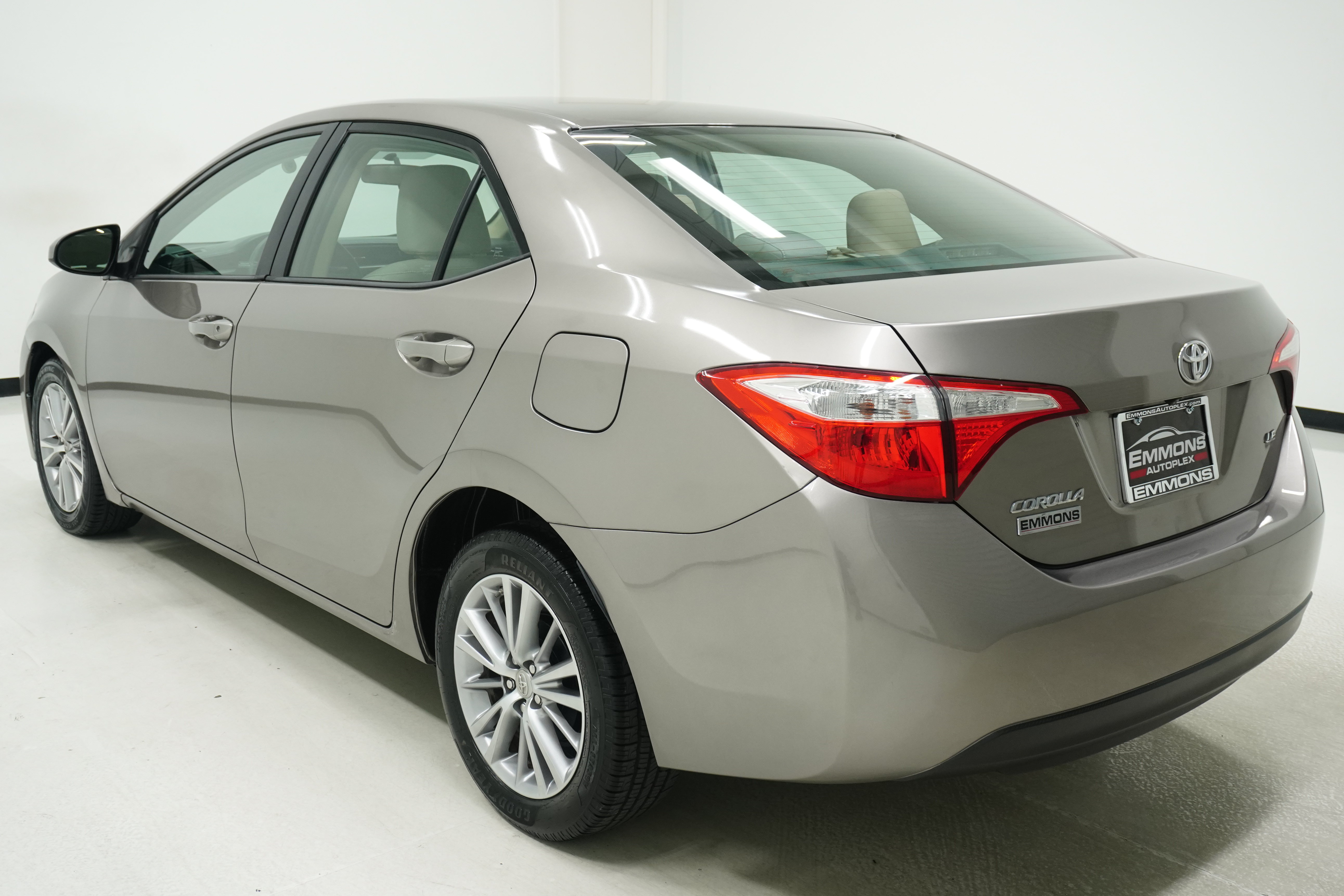 Used 2015 Toyota Corolla LE FWD image 6