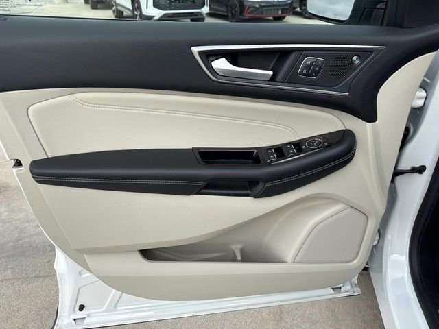 Used 2020 Ford Edge Titanium image 10