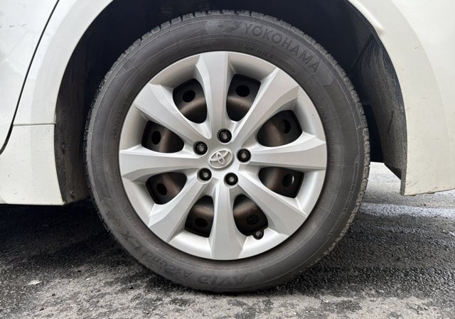 Used 2020 Toyota Corolla LE FWD image 9