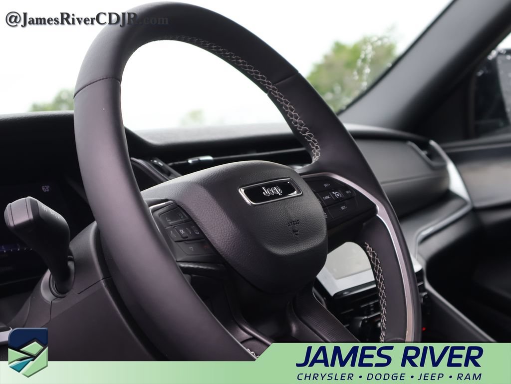 Used 2025 Jeep Grand Cherokee Altitude AWD/4WD image 25