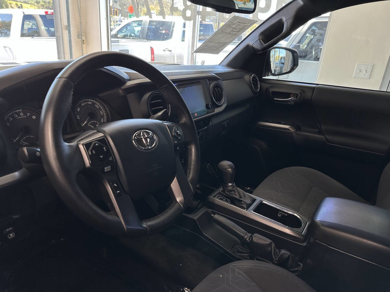 Used 2017 Toyota Tacoma TRD Off-Road AWD/4WD image 29