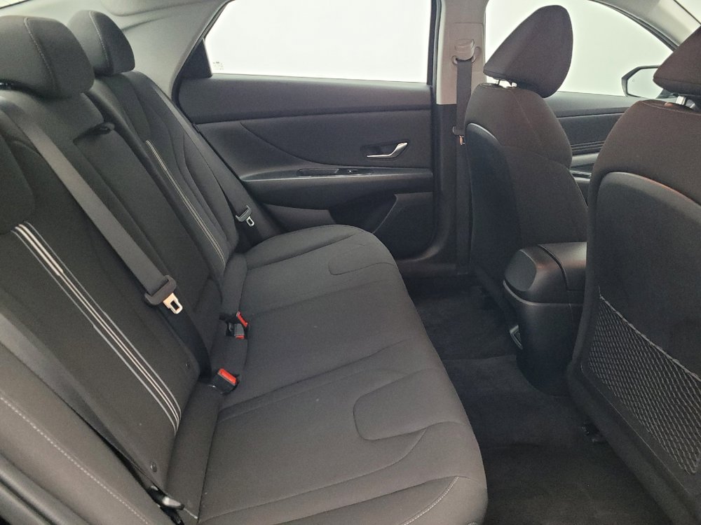 Used 2025 Hyundai Elantra SEL image 19