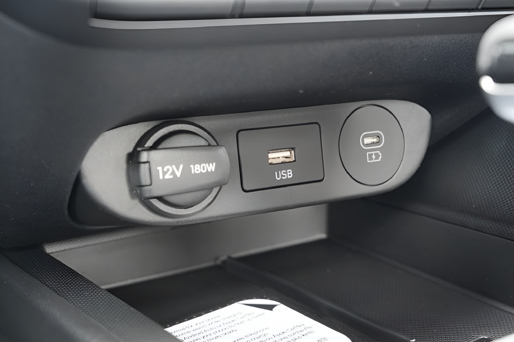 New 2026 Hyundai Elantra Limited FWD image 32