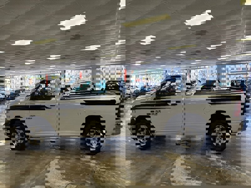 Used 2016 RAM 1500 Tradesman w/ Chrome Appearance Group image 5