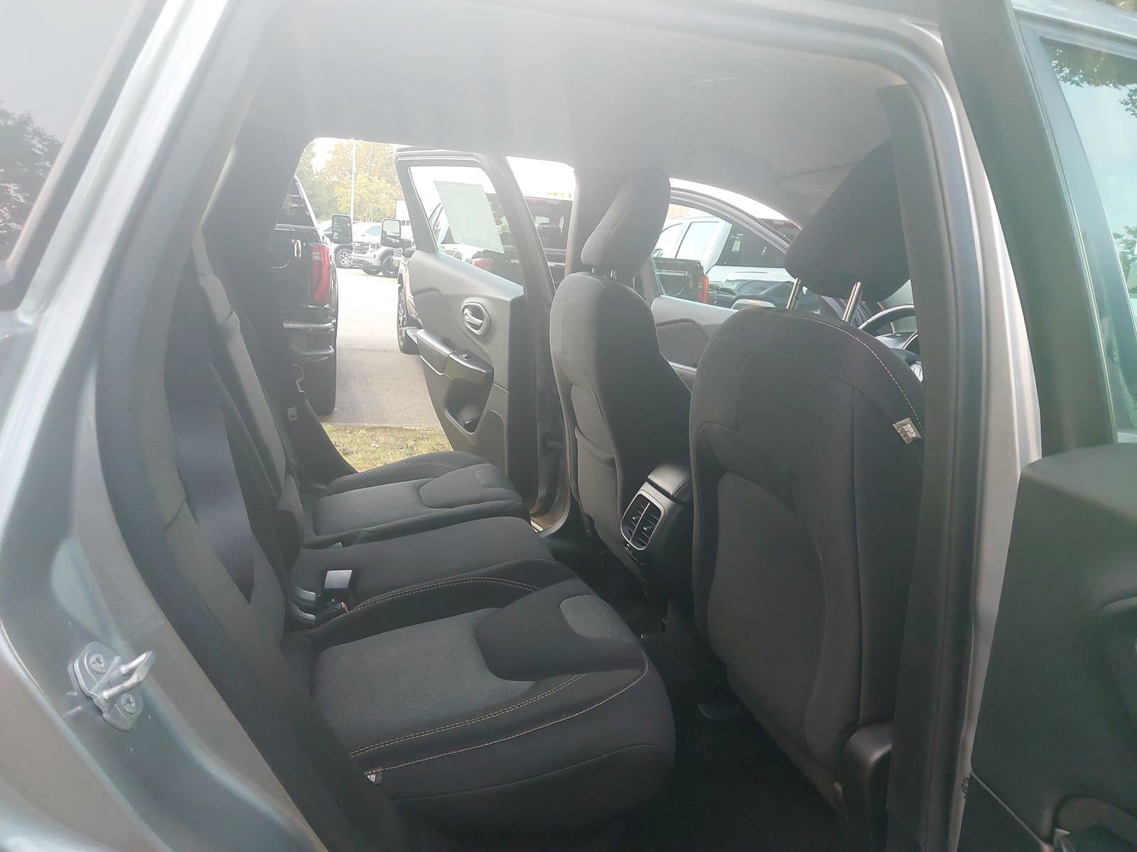 Used 2015 Jeep Cherokee Sport w/ Cold Weather Group AWD/4WD image 11