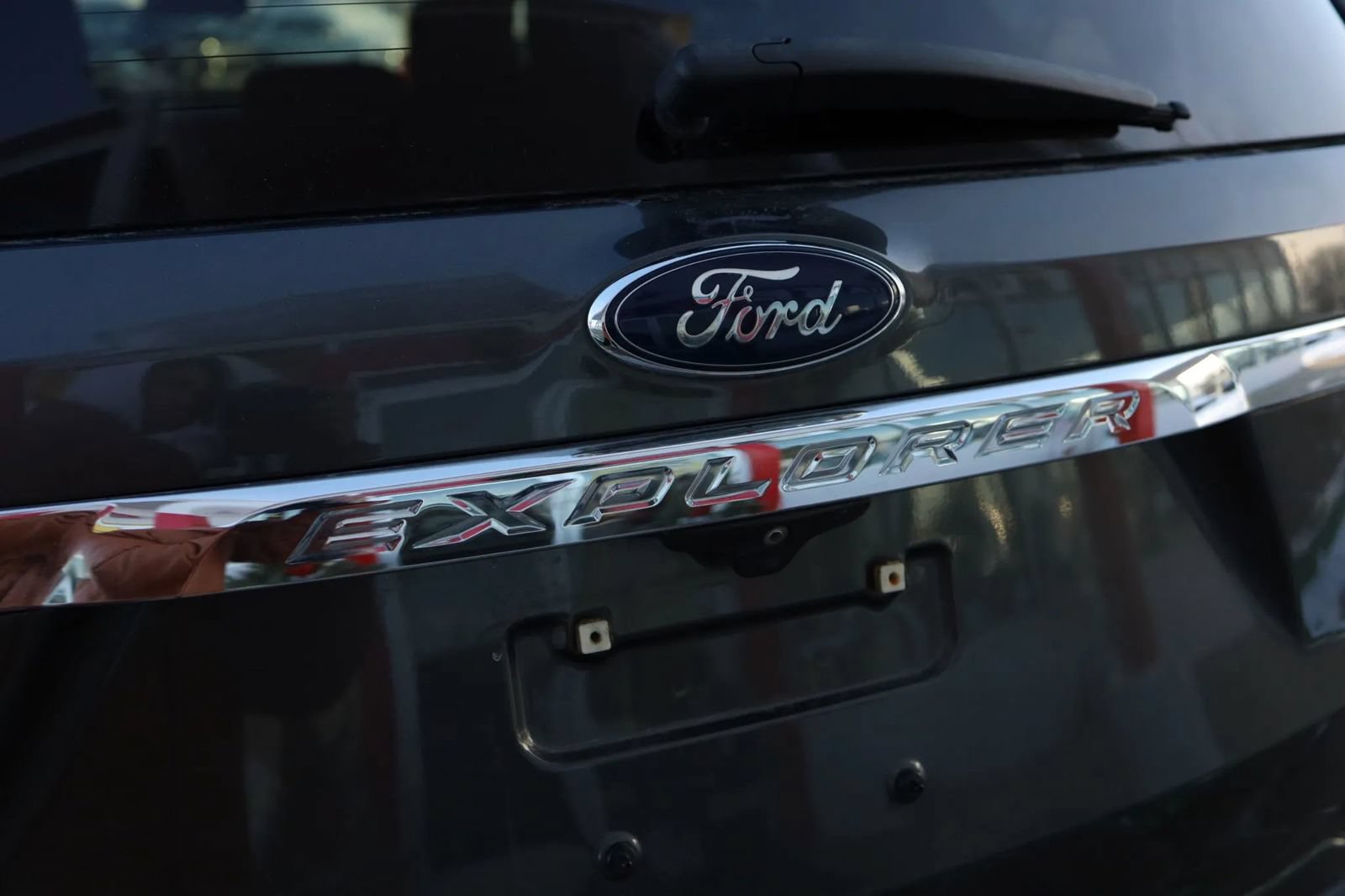Used 2018 Ford Explorer XLT w/ Equipment Group 201A FWD image 9