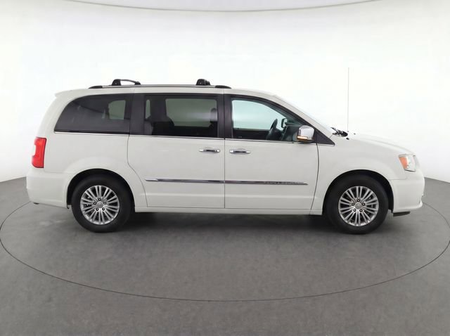 Used 2015 Chrysler Town & Country Touring-L w/ Driver Convenience Group FWD image 8