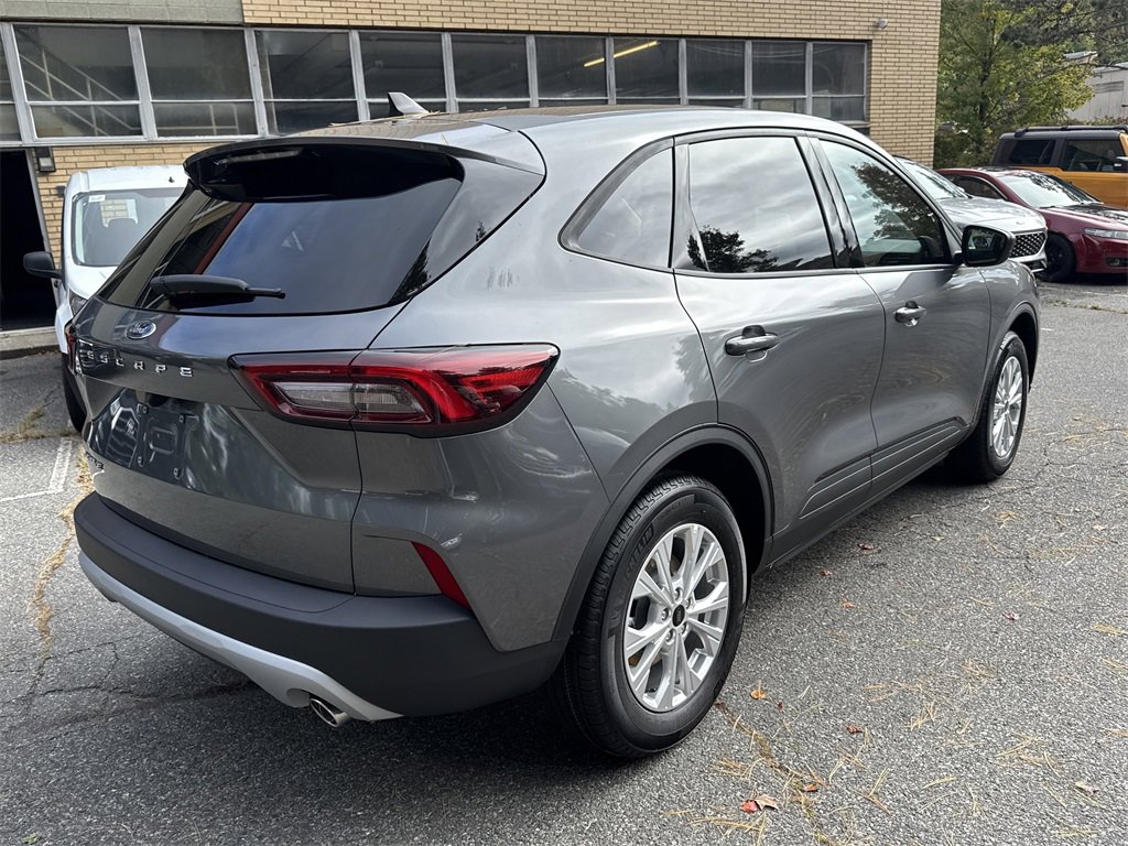 Used 2025 Ford Escape Active w/ Cold Weather Package image 4