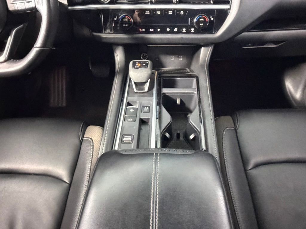 Used 2024 Nissan Pathfinder SL image 16