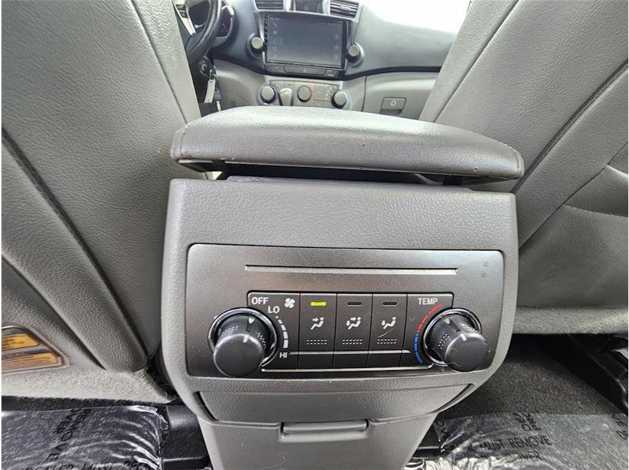 Used 2012 Toyota Highlander SE w/ Tow Pkg AWD/4WD image 34