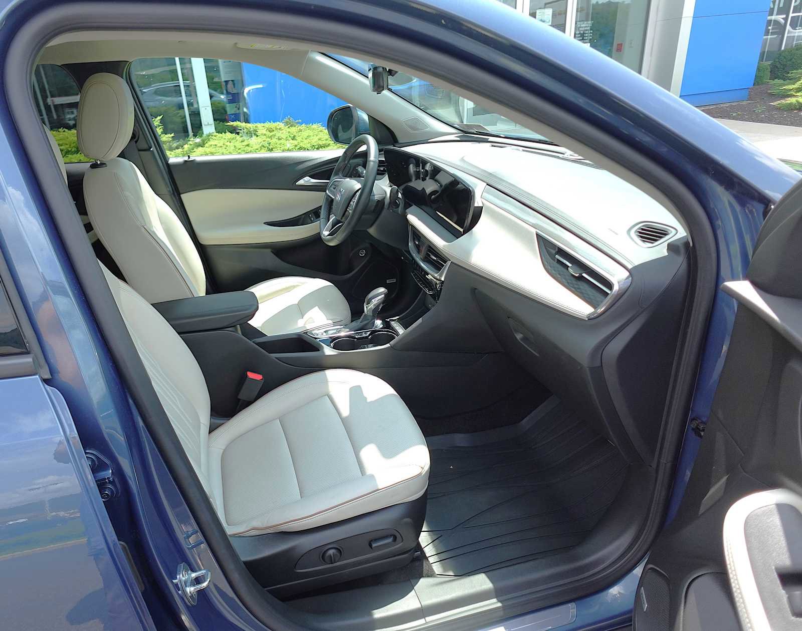 Used 2024 Buick Encore GX Avenir w/ Avenir Technology Package image 31