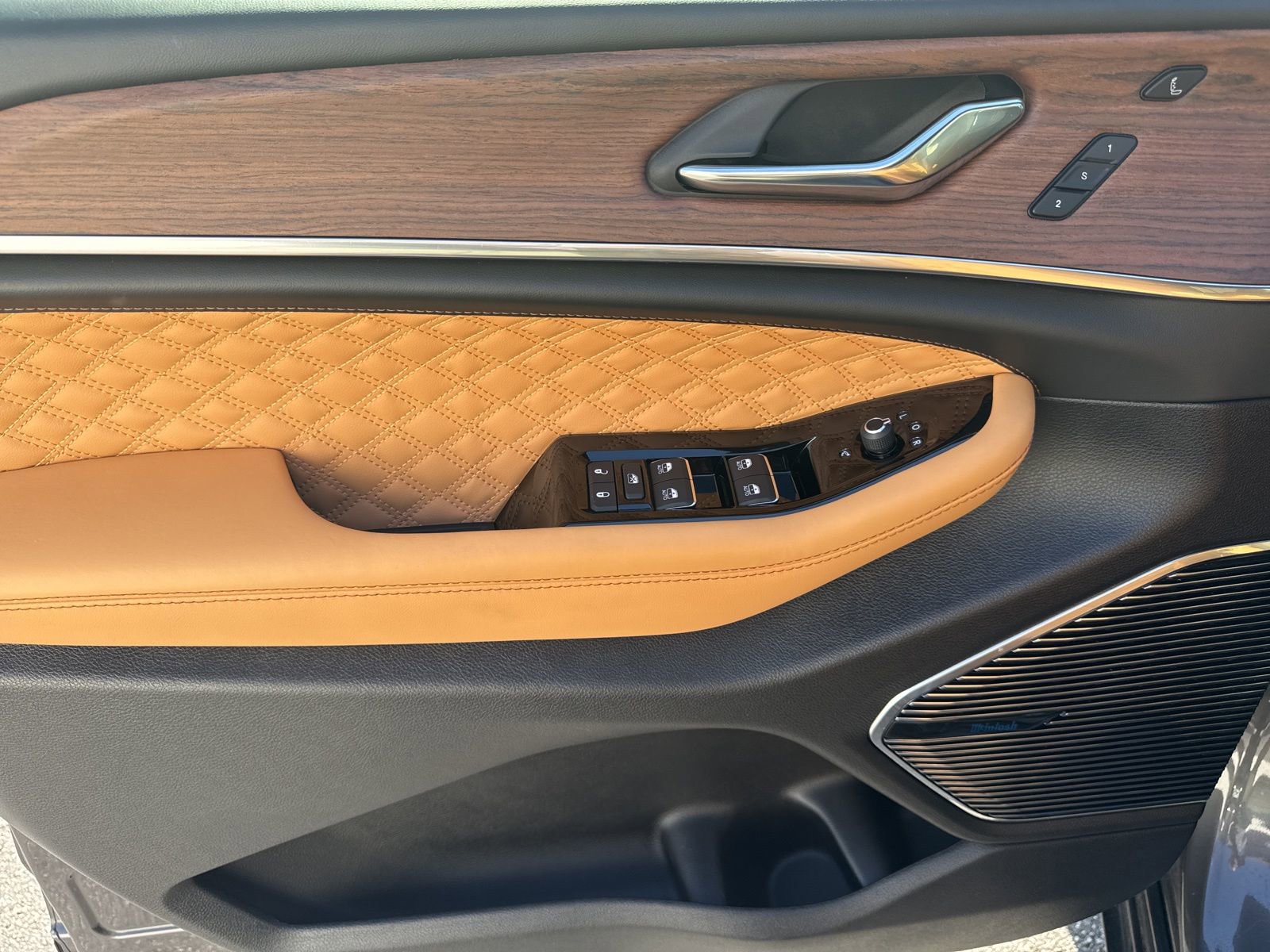 Used 2024 Jeep Grand Cherokee L Summit w/ Advanced Protech Group IV image 23