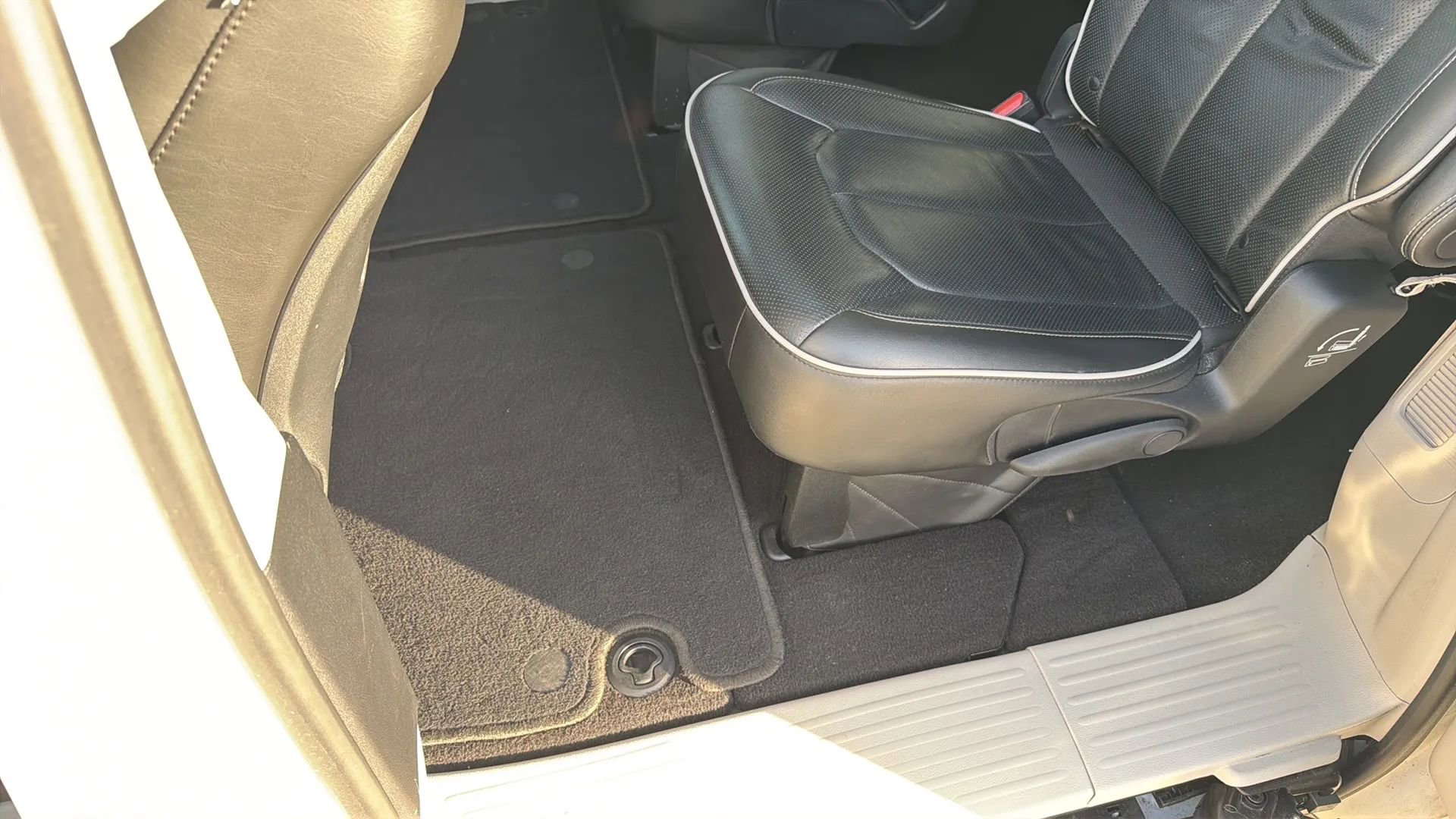 Used 2022 Chrysler Pacifica Limited image 39