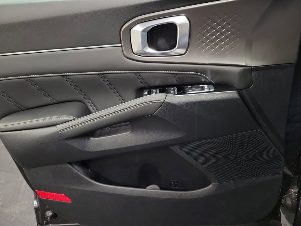 Used 2025 Kia Sorento SX image 25