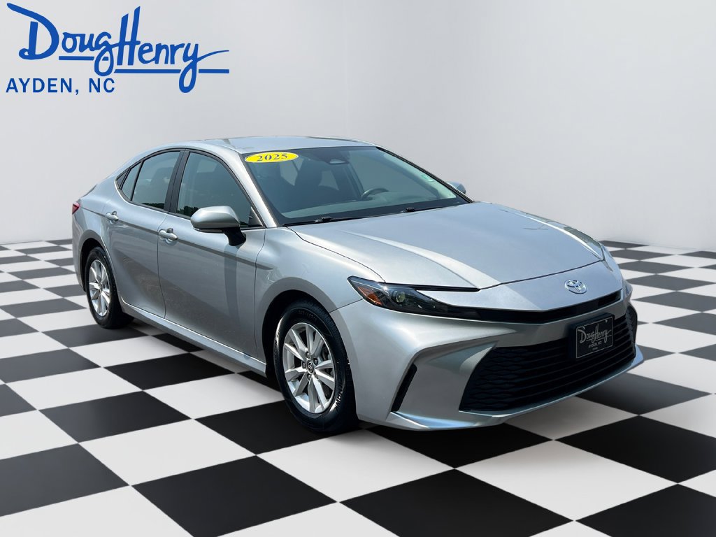 Used 2025 Toyota Camry LE FWD image 7