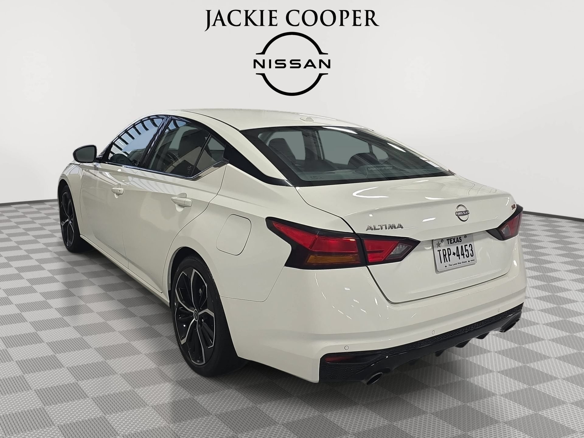 Used 2024 Nissan Altima 2.5 SR FWD image 7