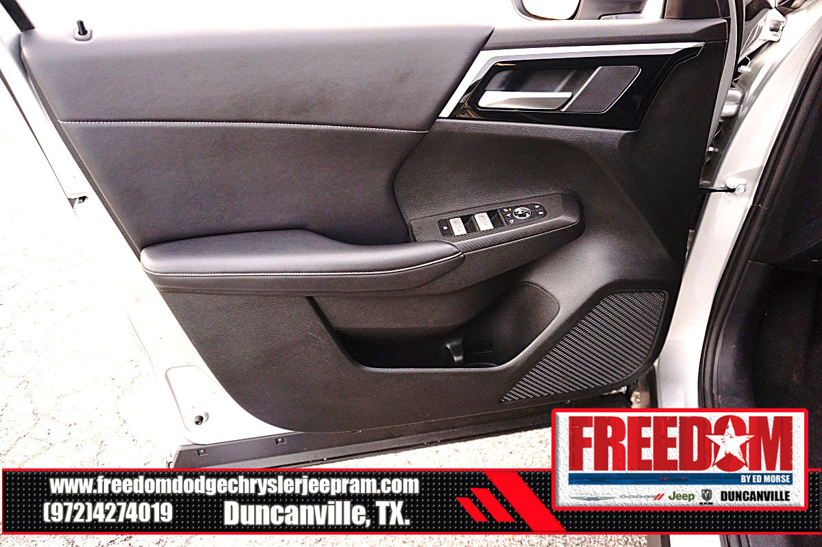 Used 2024 Mitsubishi Outlander SE image 39