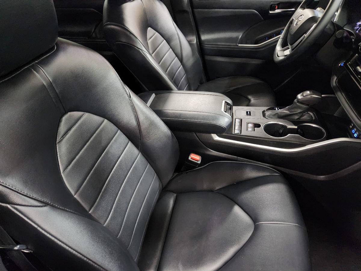 Used 2022 Toyota Highlander XLE FWD image 32