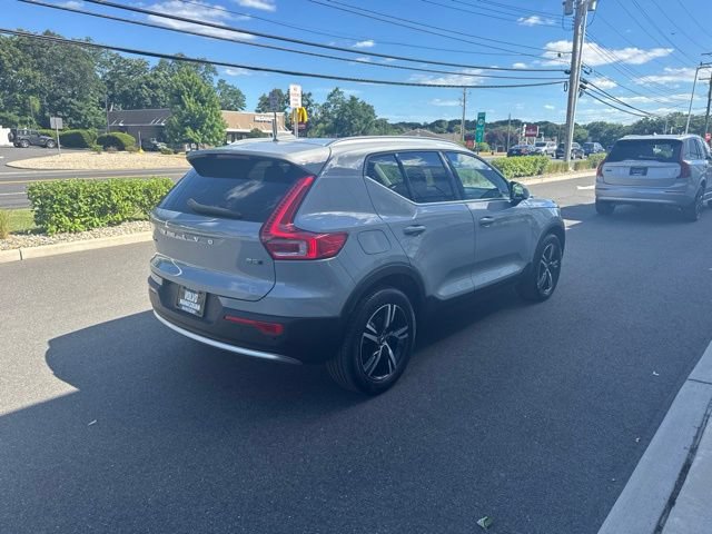 Certified 2025 Volvo XC40 B5 Core AWD/4WD image 5