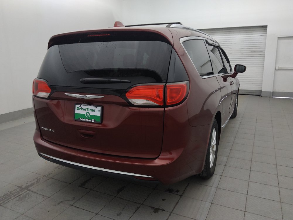 Used 2018 Chrysler Pacifica Touring-L Plus FWD image 9