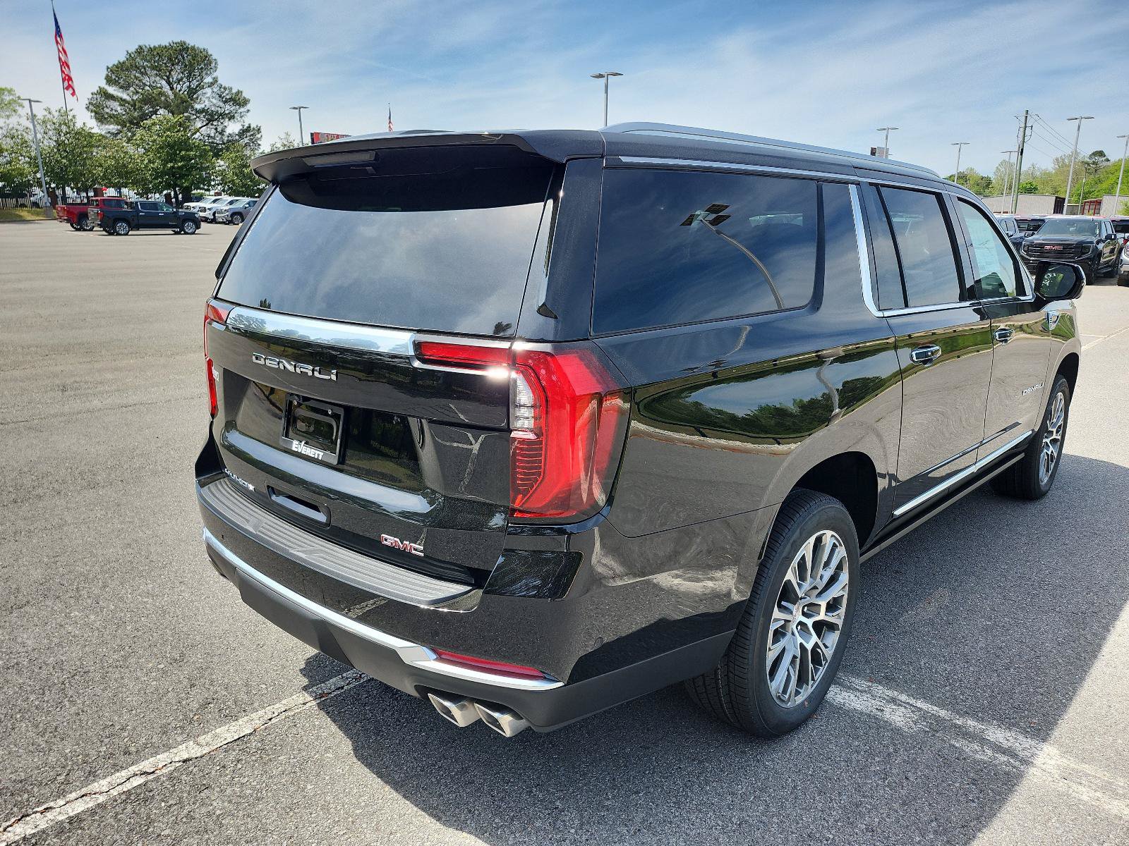 New 2026 GMC Yukon XL Denali w/ Sun & Power Step Package AWD/4WD image 3