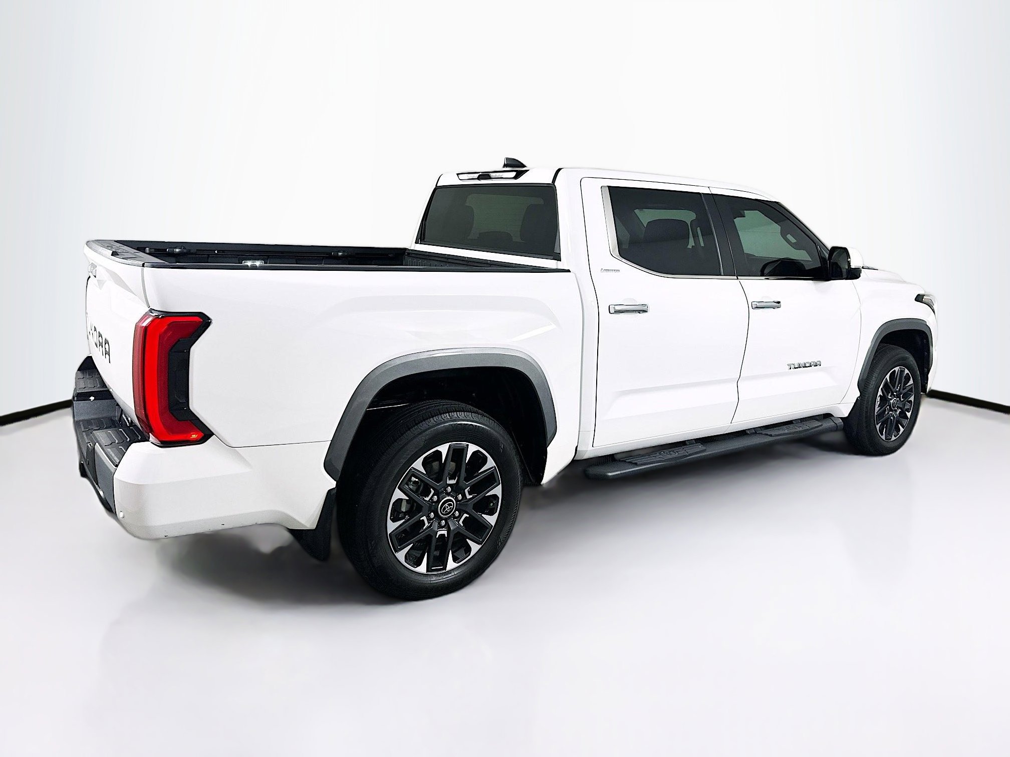 Used 2024 Toyota Tundra Limited w/ Power Package AWD/4WD image 9