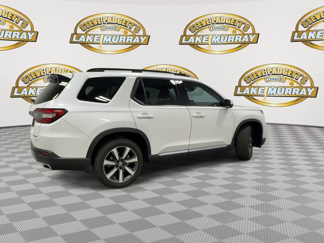 Used 2025 Honda Pilot Touring image 3