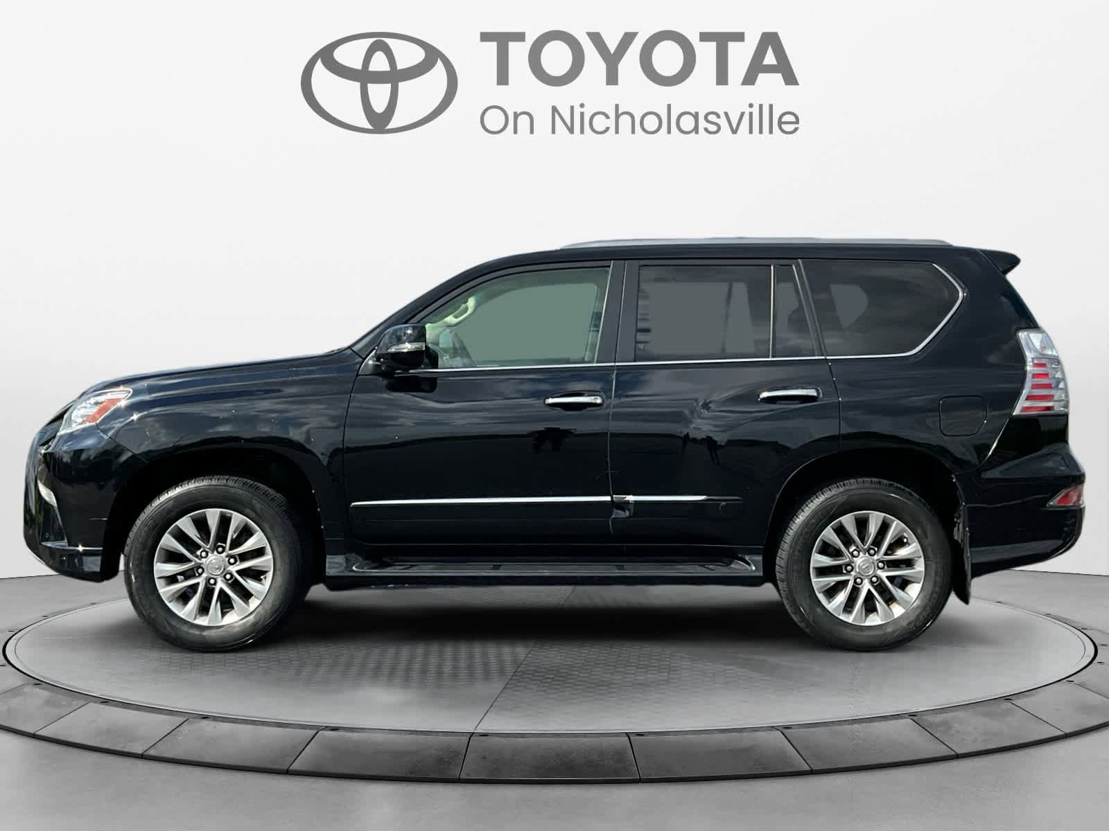 Used 2017 Lexus GX 460 Luxury w/ Preferred Accessory Package AWD/4WD image 3
