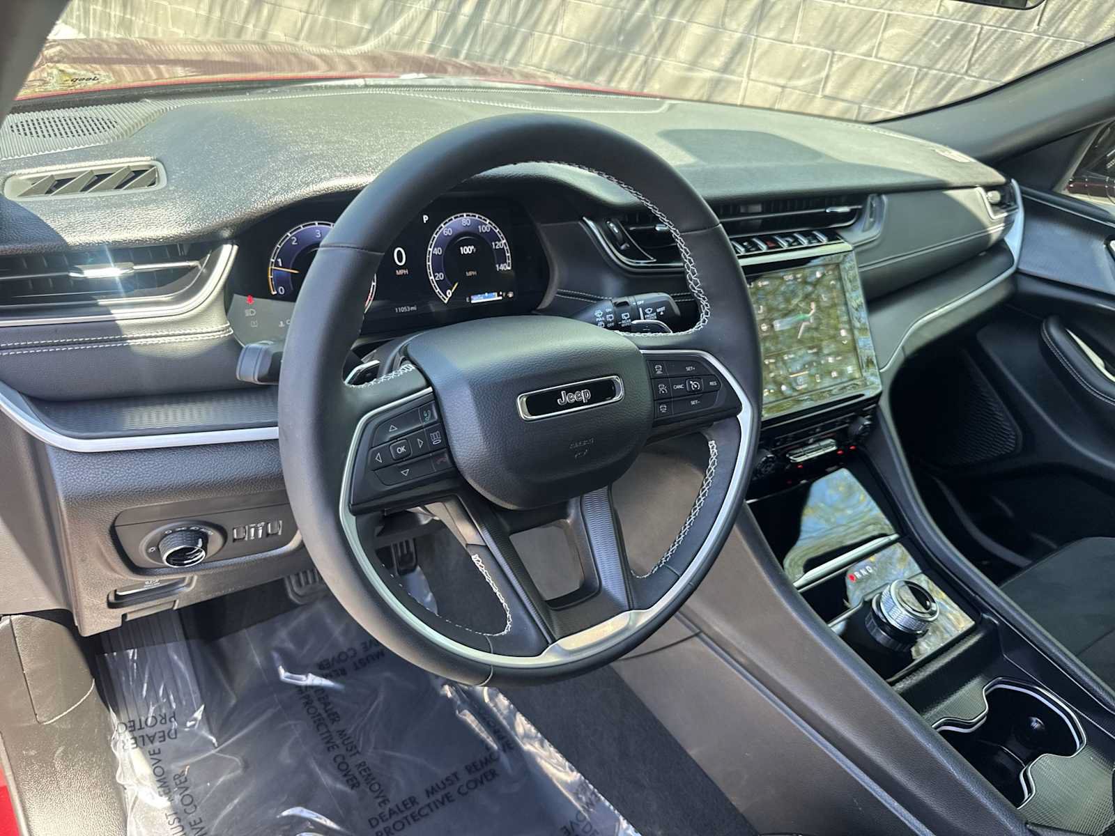 Used 2025 Jeep Grand Cherokee Altitude AWD/4WD image 10