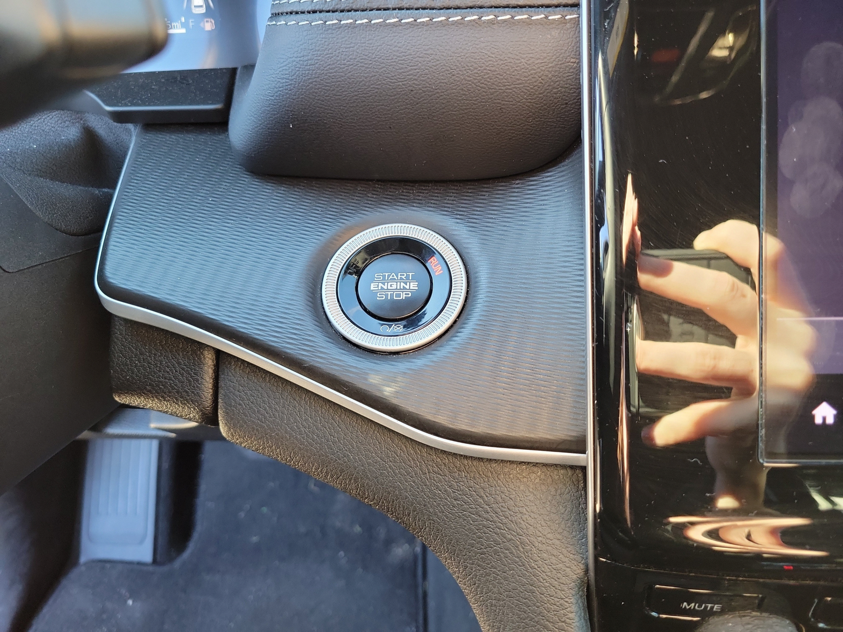 Certified 2025 Jeep Grand Cherokee Laredo RWD image 24