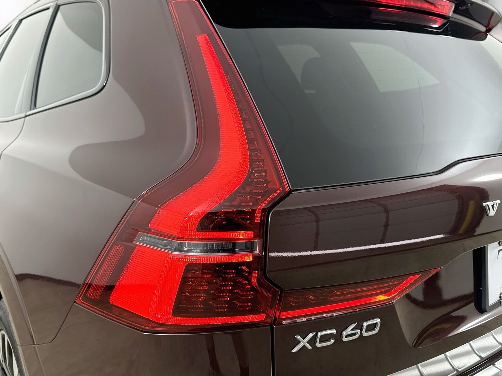 New 2026 Volvo XC60 T8 Plus w/ Protection Package Premier AWD/4WD image 12