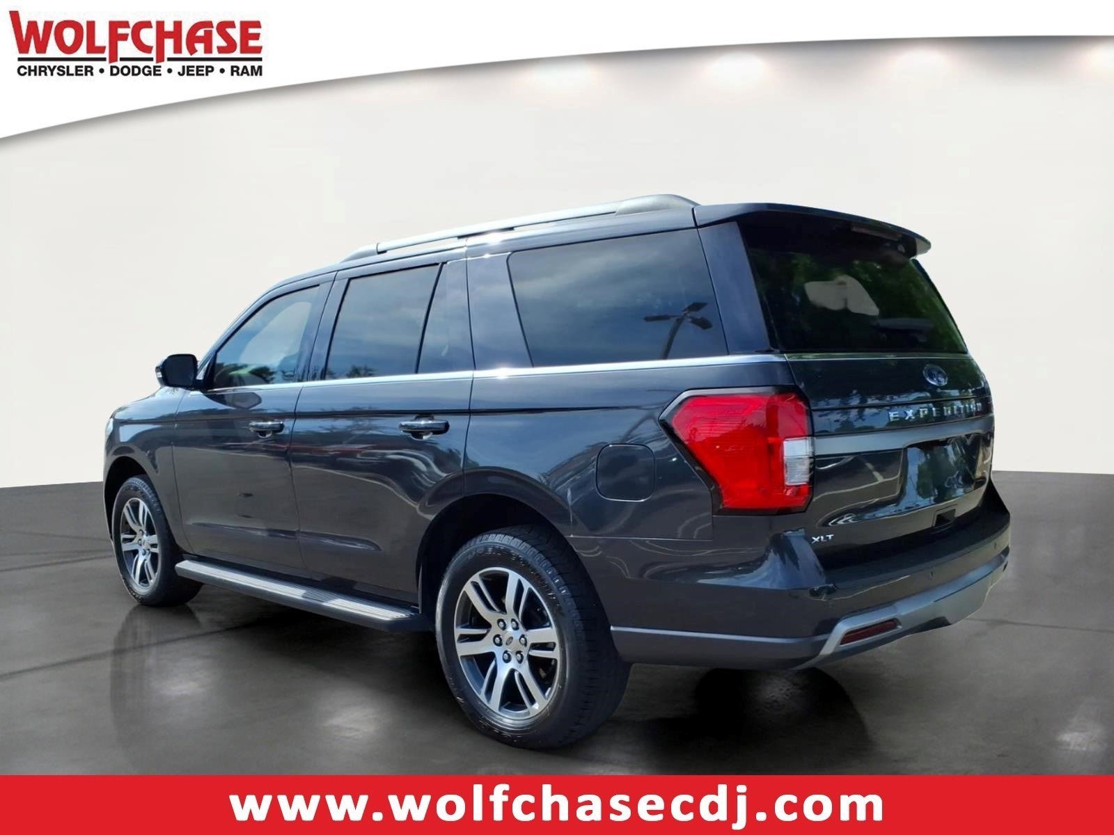 Used 2024 Ford Expedition XLT RWD image 3