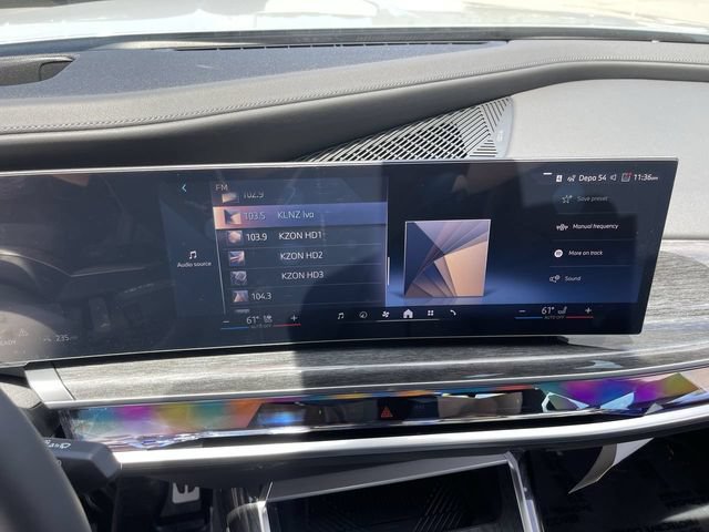 Used 2025 BMW i7 xDrive60 AWD/4WD image 21