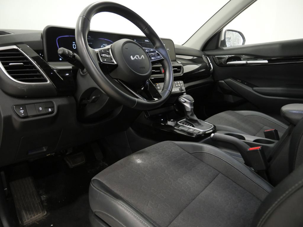 Used 2025 Kia Seltos S image 11