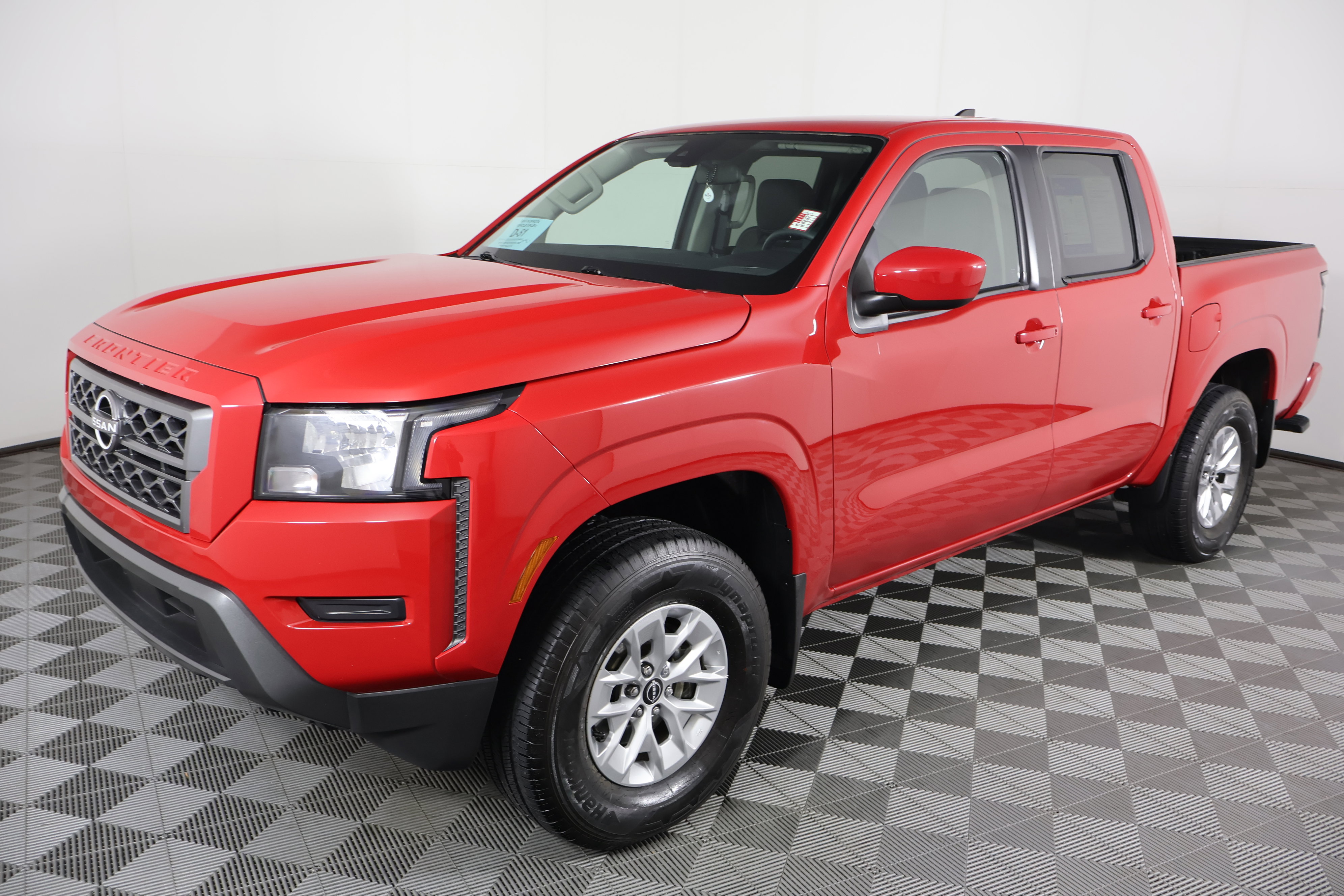 Used 2024 Nissan Frontier SV image 10