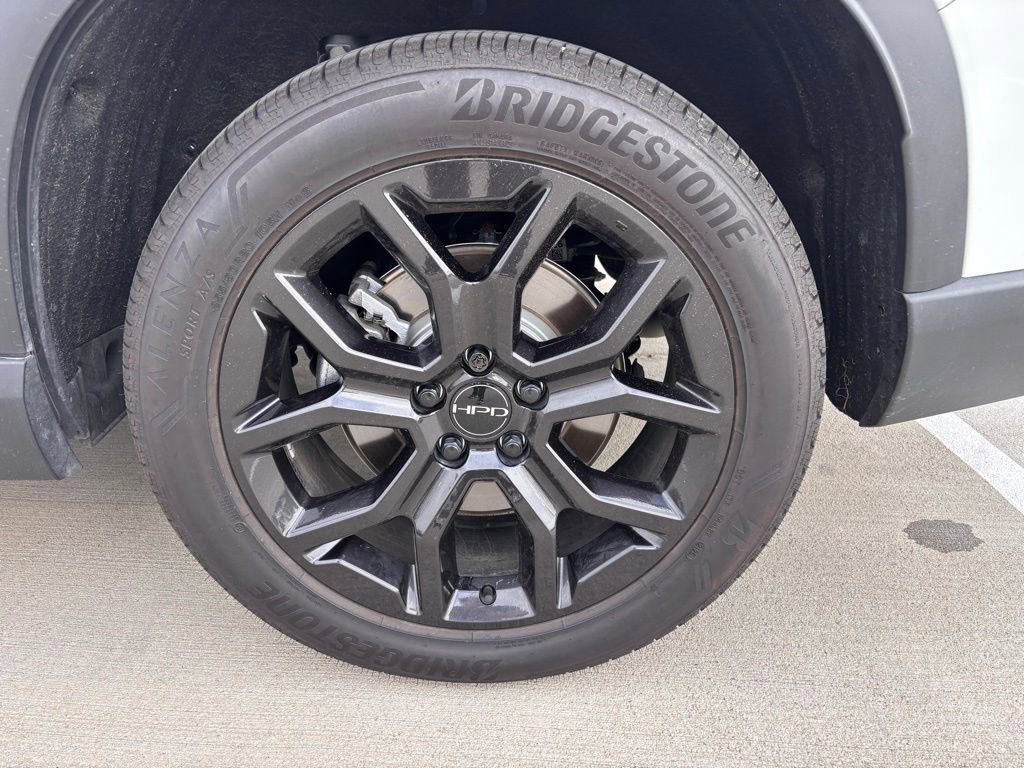 Used 2025 Honda Pilot Touring image 11