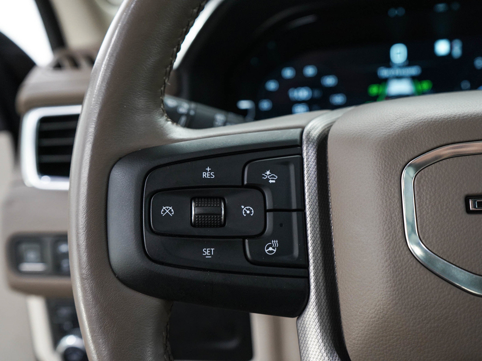 Used 2023 GMC Yukon Denali AWD/4WD image 29