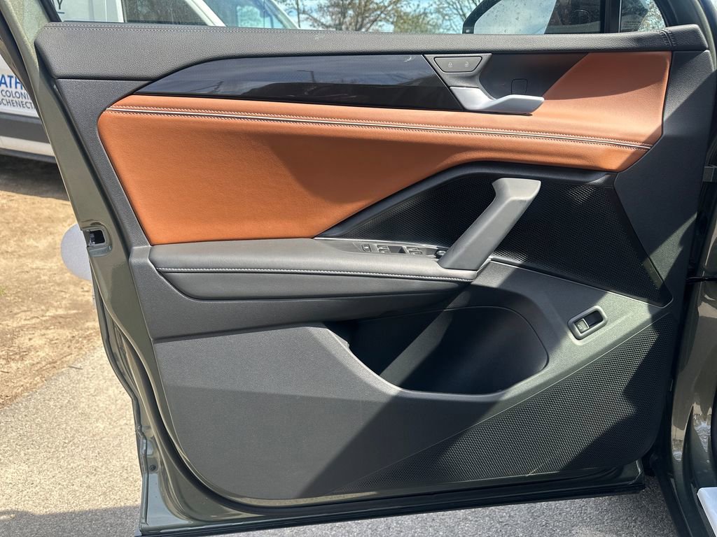 New 2026 Volkswagen Tiguan SEL R-Line AWD/4WD image 5