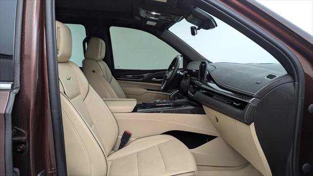 Used 2023 Cadillac Escalade ESV Premium Luxury w/ Performance Package AWD/4WD image 24