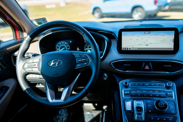 Used 2021 Hyundai Santa Fe Limited FWD image 6