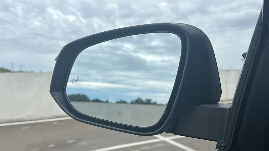 Used 2018 Toyota RAV4 Limited FWD image 19