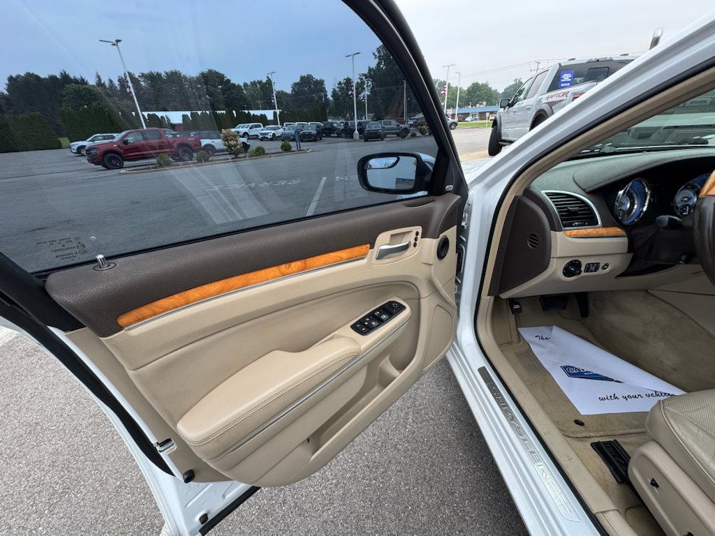 Used 2014 Chrysler 300 C RWD image 23